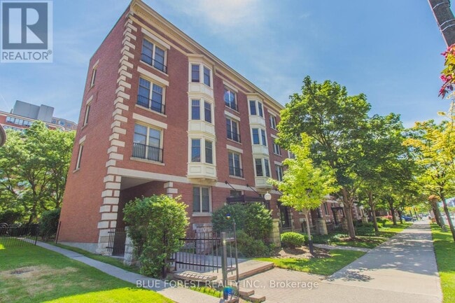 Photo du bâtiment - 460 Wellington St