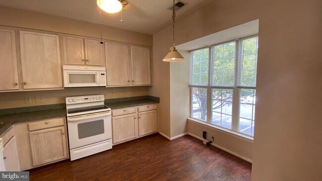 Foto del edificio - 2461 Medford Ct