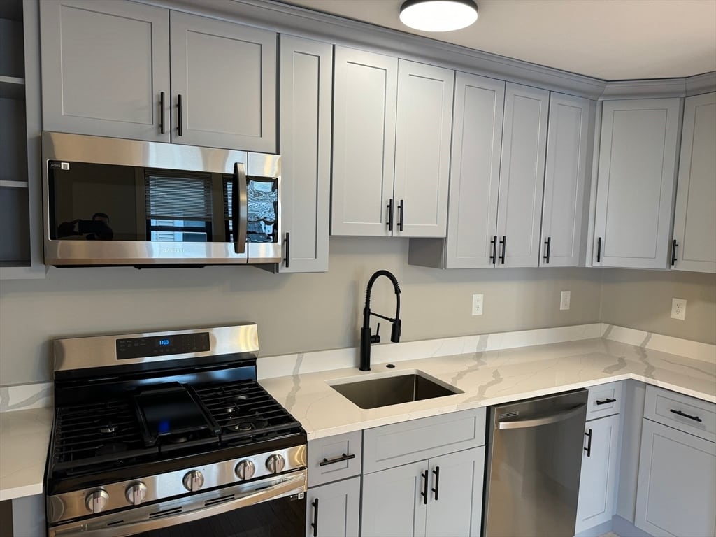 Foto principal - 179 Highland St