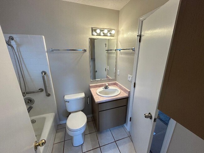 Building Photo - 6609 Saint Josephs Ave NW