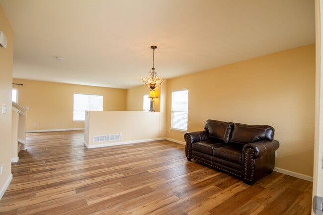 Building Photo - 5747 Jaguar Way
