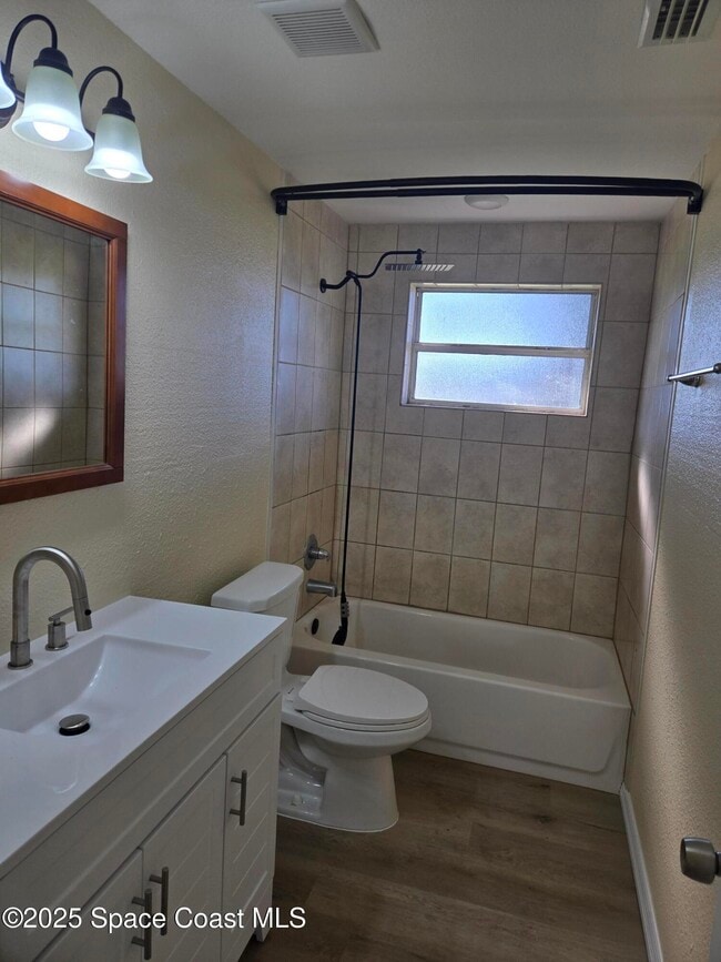 Building Photo - 511 Japonica Dr