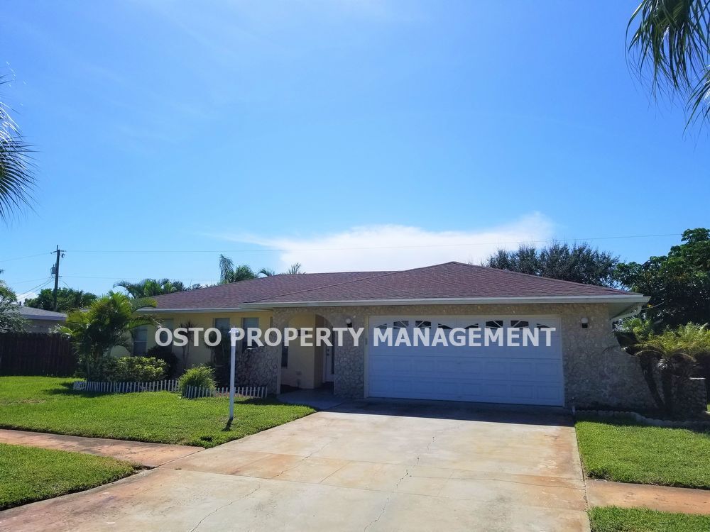 Primary Photo - Spacious 3 Bedroom Home Close to Beach