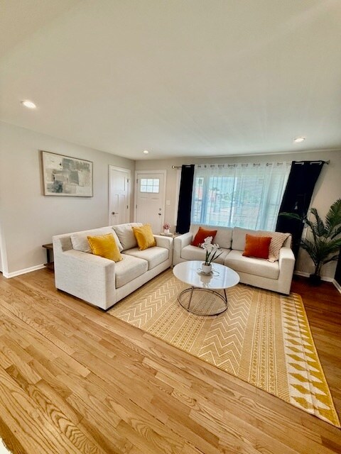 Foto del edificio - 9128 Pembroke Ln