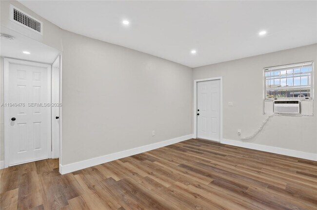 Foto del edificio - 4801 NW 33rd Ave