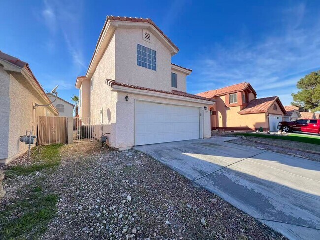 Foto del edificio - Stunning 5 bedroom, 2.5 bathroom home