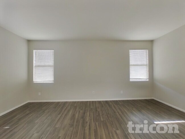 Foto del edificio - 42614 W Venture Rd