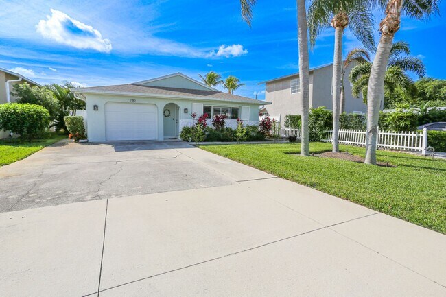 Foto del edificio - ** NAPLES PARK REMODELED 3/2 BEAUTIFUL HOM...