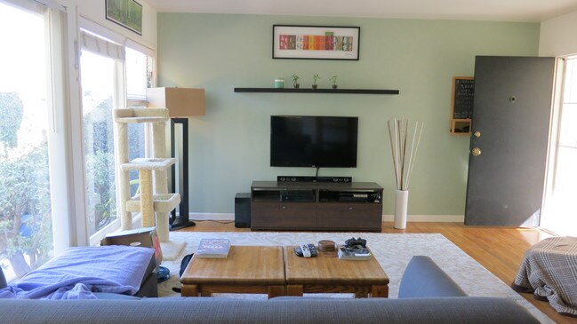 Building Photo - 392 Ralcam Pl