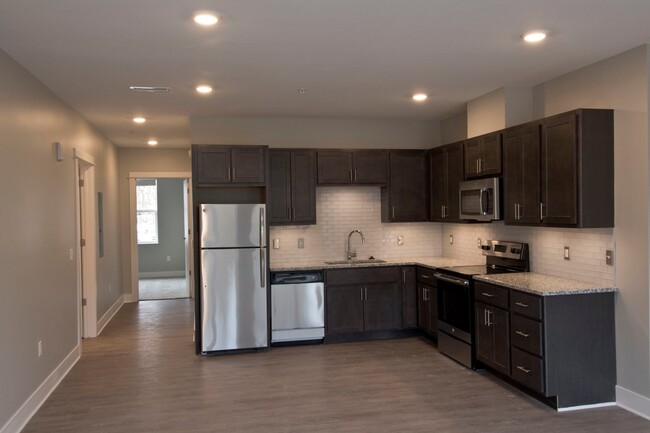 Building Photo - Richard Terrace | Two Bedroom Two Bathroom