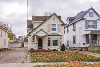 Building Photo - 1337 W 2nd St