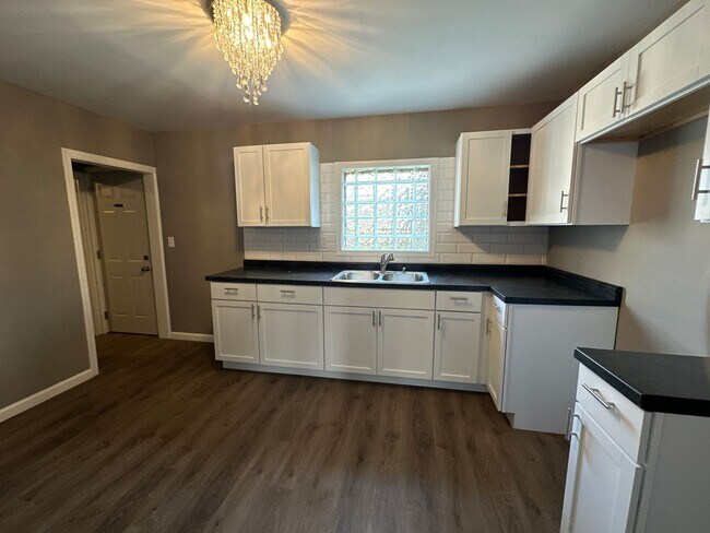 Foto del edificio - 3 Bedroom Single Family