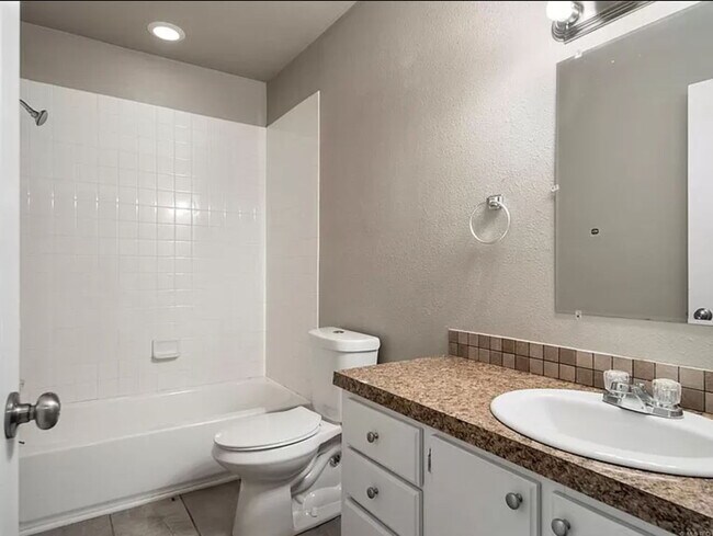 Foto del edificio - 2 Bedroom / 2 Bath in the heart of Midtown!