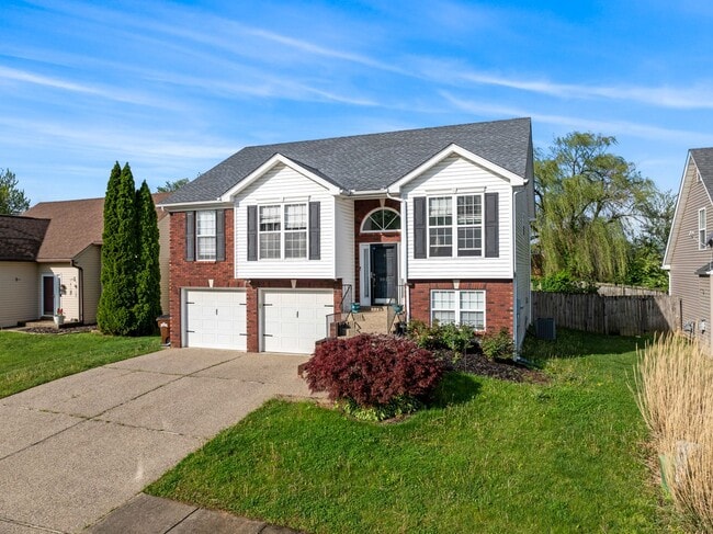 Building Photo - Spacious 4 Bedroom, 3 Bathroom Home!