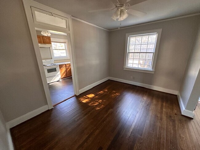 Foto del edificio - Move In Special! Cute Rosewood Bungalow