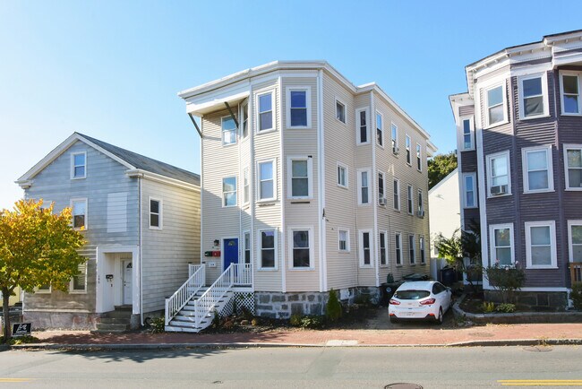 Building Photo - 144 Bridge St