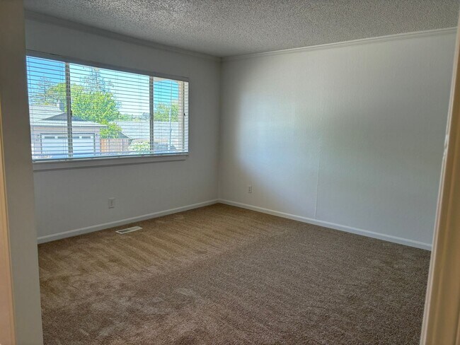 Foto del edificio - Spacious 3 bed/2 bath home in Martinez