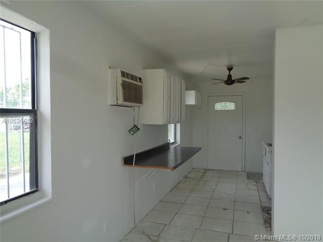 Building Photo - 2437 NW 9th St  2437