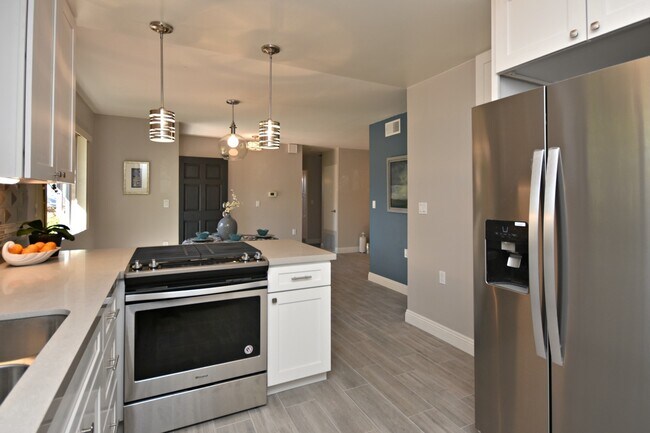 Building Photo - Beautiful Ranch Style 3 Bedroom Home in Vi...