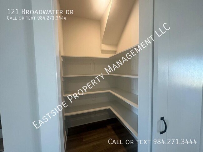 Foto del edificio - 121 Broadwater Dr
