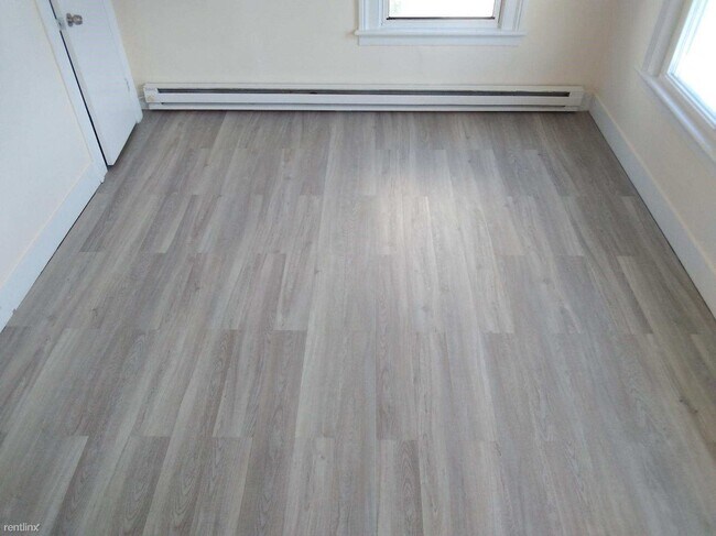 Foto del edificio - 3 br, 1 bath Triplex - 64 Anderson Street 64