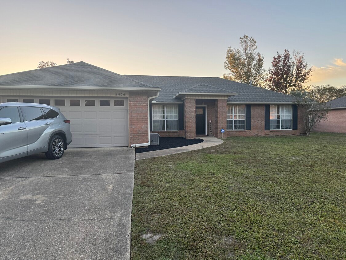 Frente - 1925 Southwind Cir