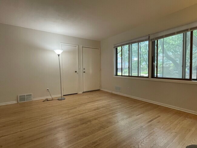 Foto del edificio - 1715 Adams St NE