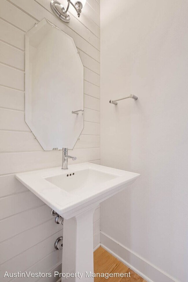 Foto del edificio - 3 br, 2.5 bath House - 2710 E 4th St