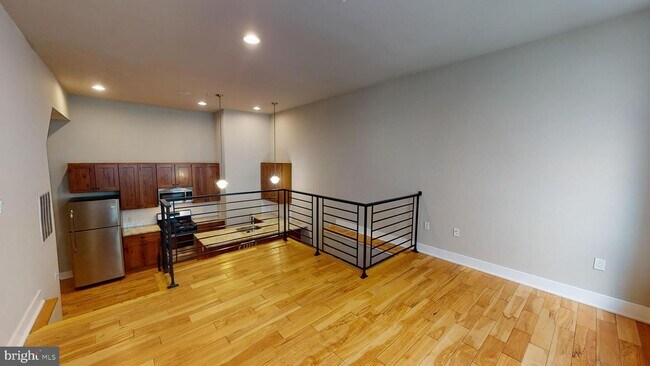 Foto del edificio - 2701 W Girard Ave