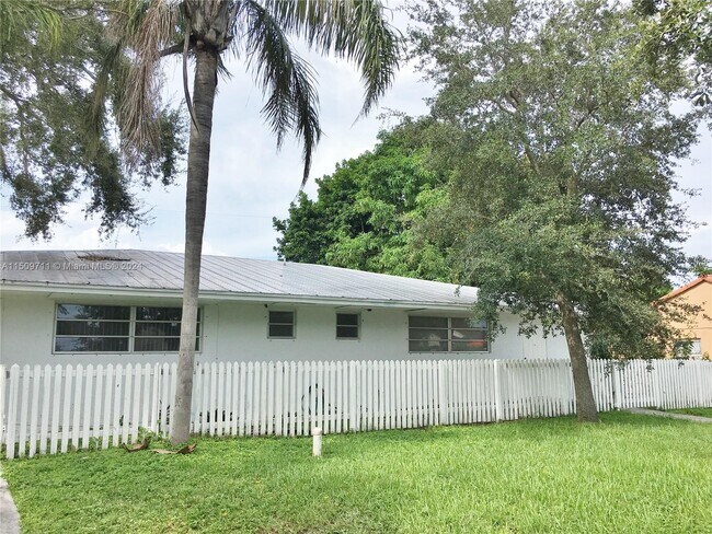 Building Photo - 5831 SW 62nd St