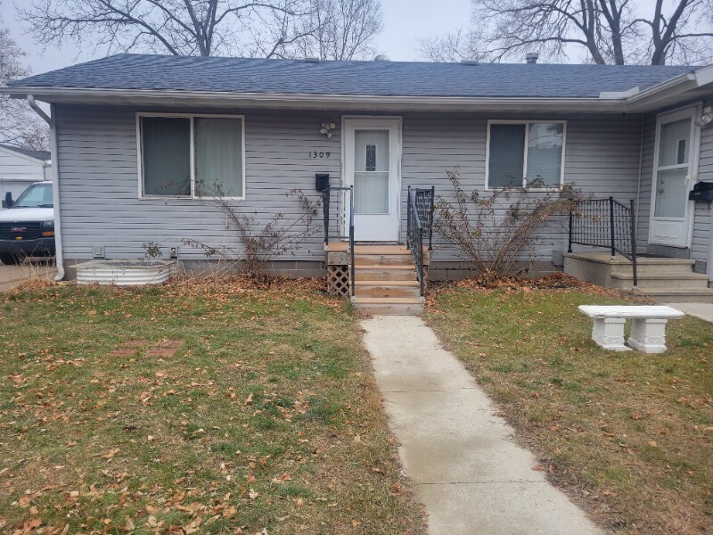 Primary Photo - 1309 N Park St