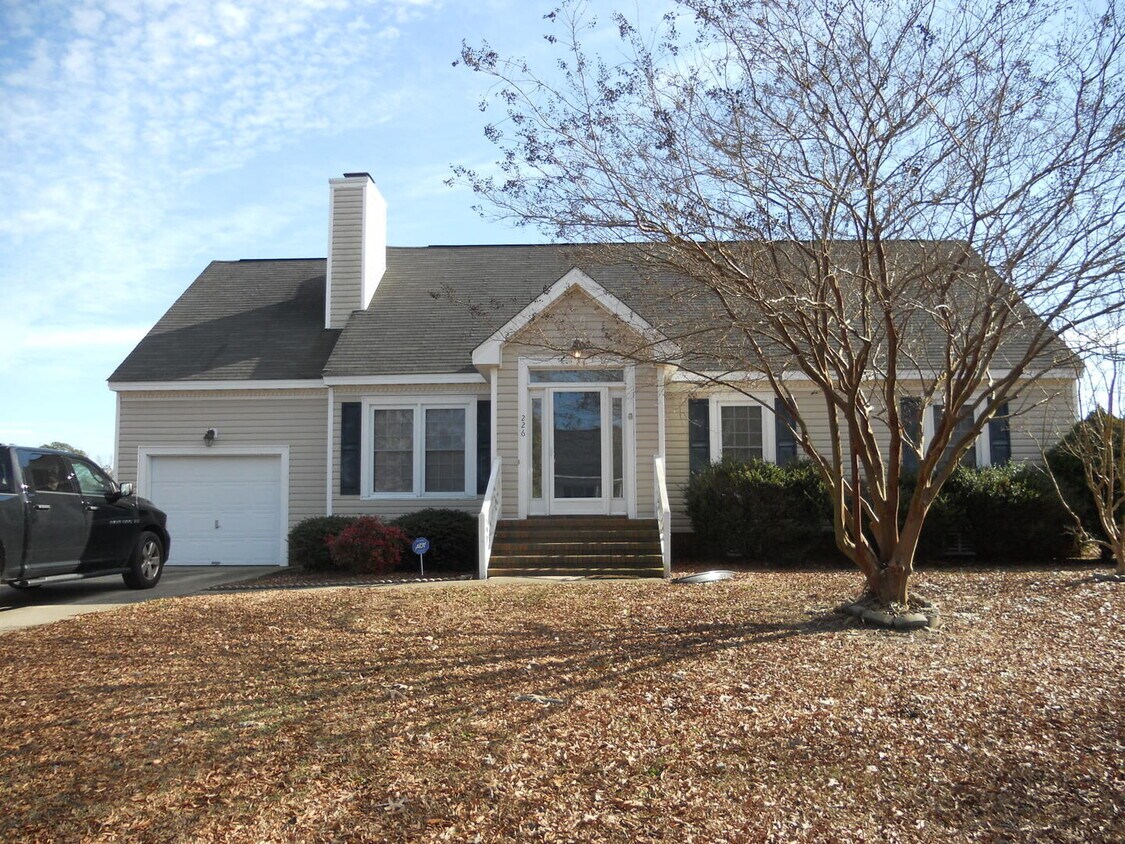 Primary Photo - 226 Ryan Way