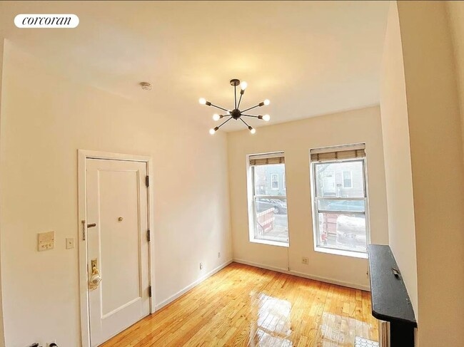 Building Photo - 231 8th St