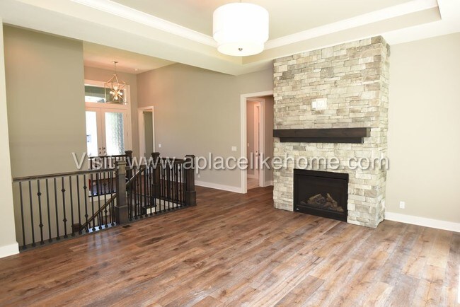 Building Photo - 6745 Longview Road Shawnee KS 66218