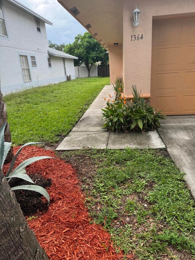 Foto principal - 1364 Climbing Rose Ln