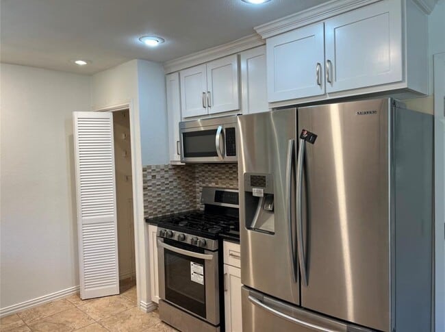 Building Photo - 5910 Dawnridge Dr