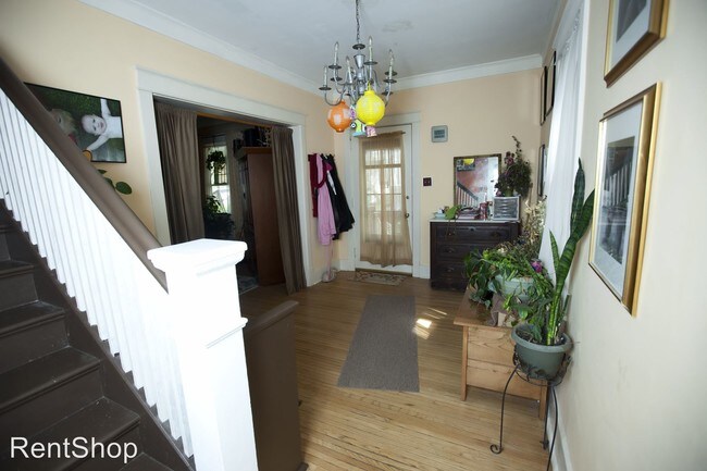 Building Photo - 4 br, 2 bath House - 415 9th St.