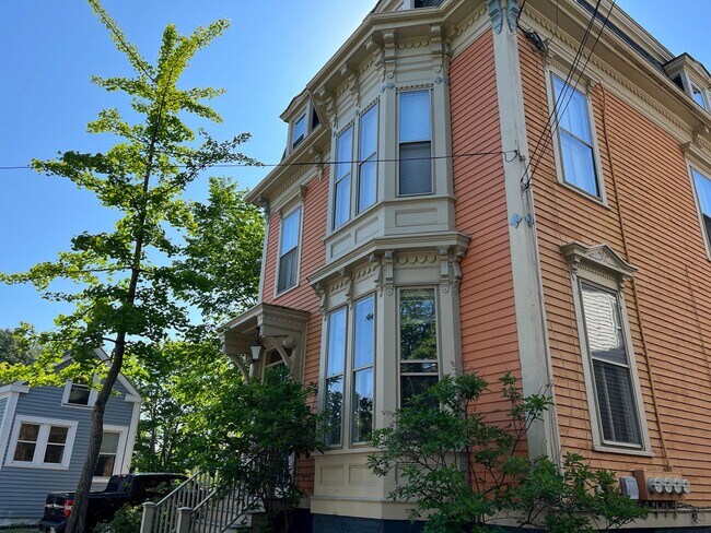 Building Photo - 8 Cushman St