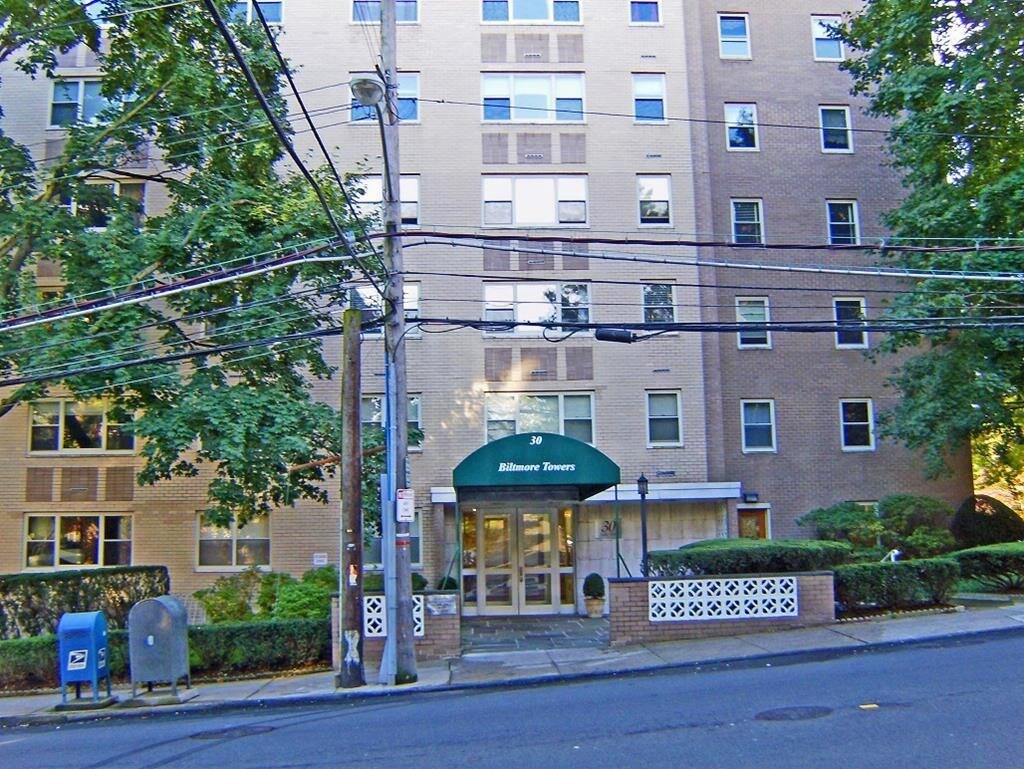 Primary Photo - 30 Lake St