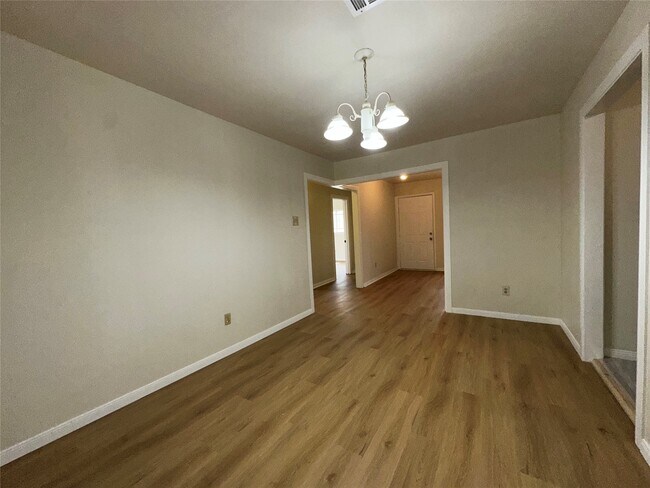 Foto del edificio - 6023 Belarbor St