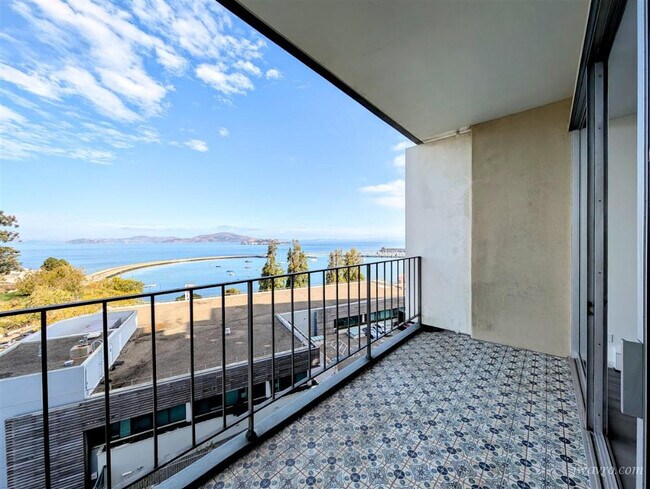 Foto del edificio - 1050 North Point St