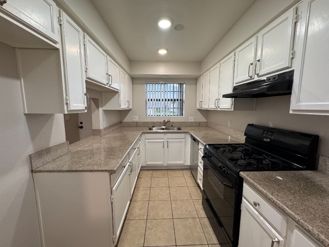 Foto del edificio - 514 E Valencia Ave