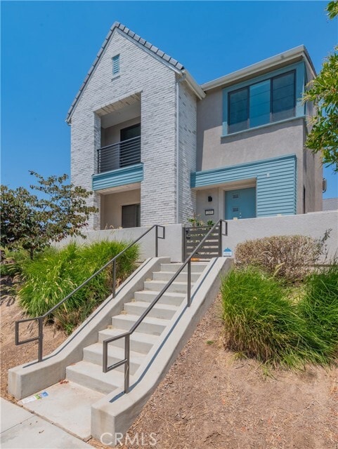 Building Photo - 215 Sawbuck