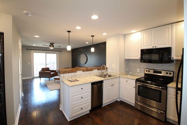 Building Photo - 1340 Hunters Rd