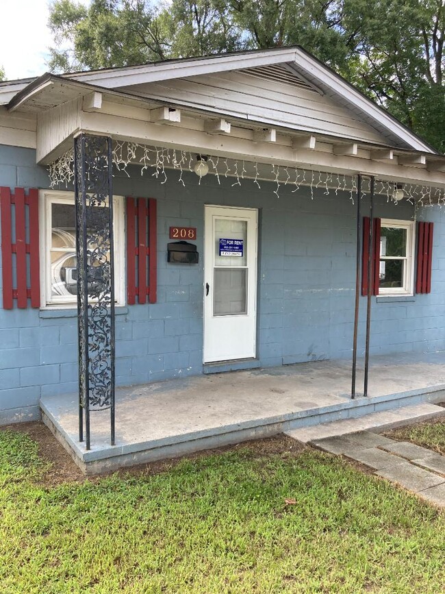 Building Photo - 208 Wainwright Ave E