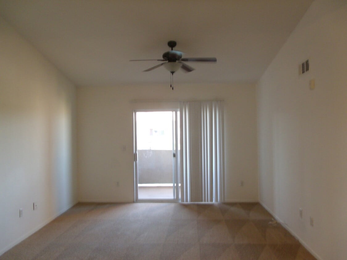 Building Photo - Upper unit at Tuscano with Stainless and G...