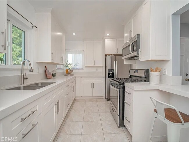 Building Photo - 2 Bedroom Single Family Home in Inglewood