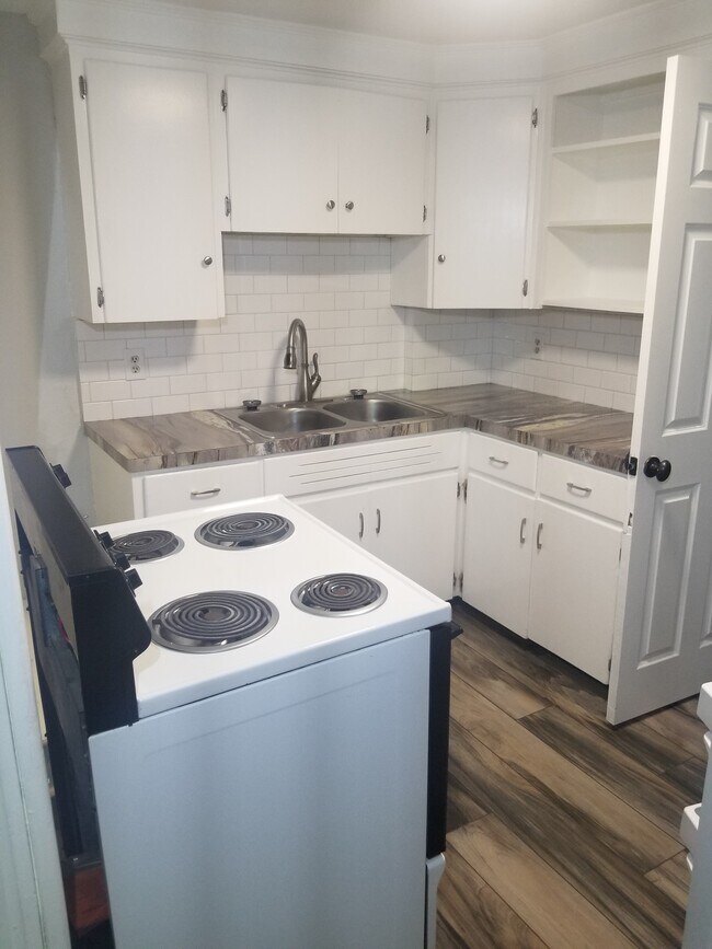 Kitchen - 46 S Bedford St