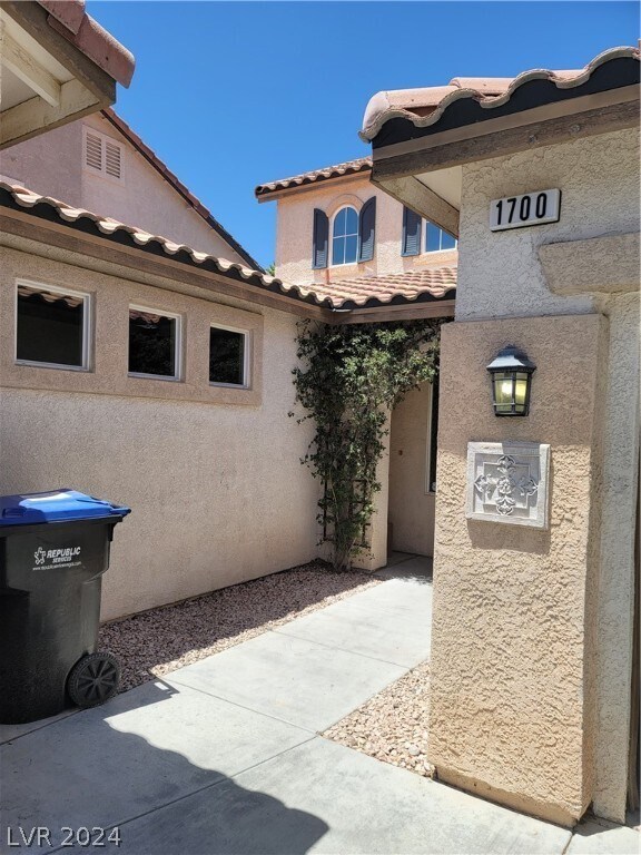 Building Photo - 1700 Ravanusa Dr