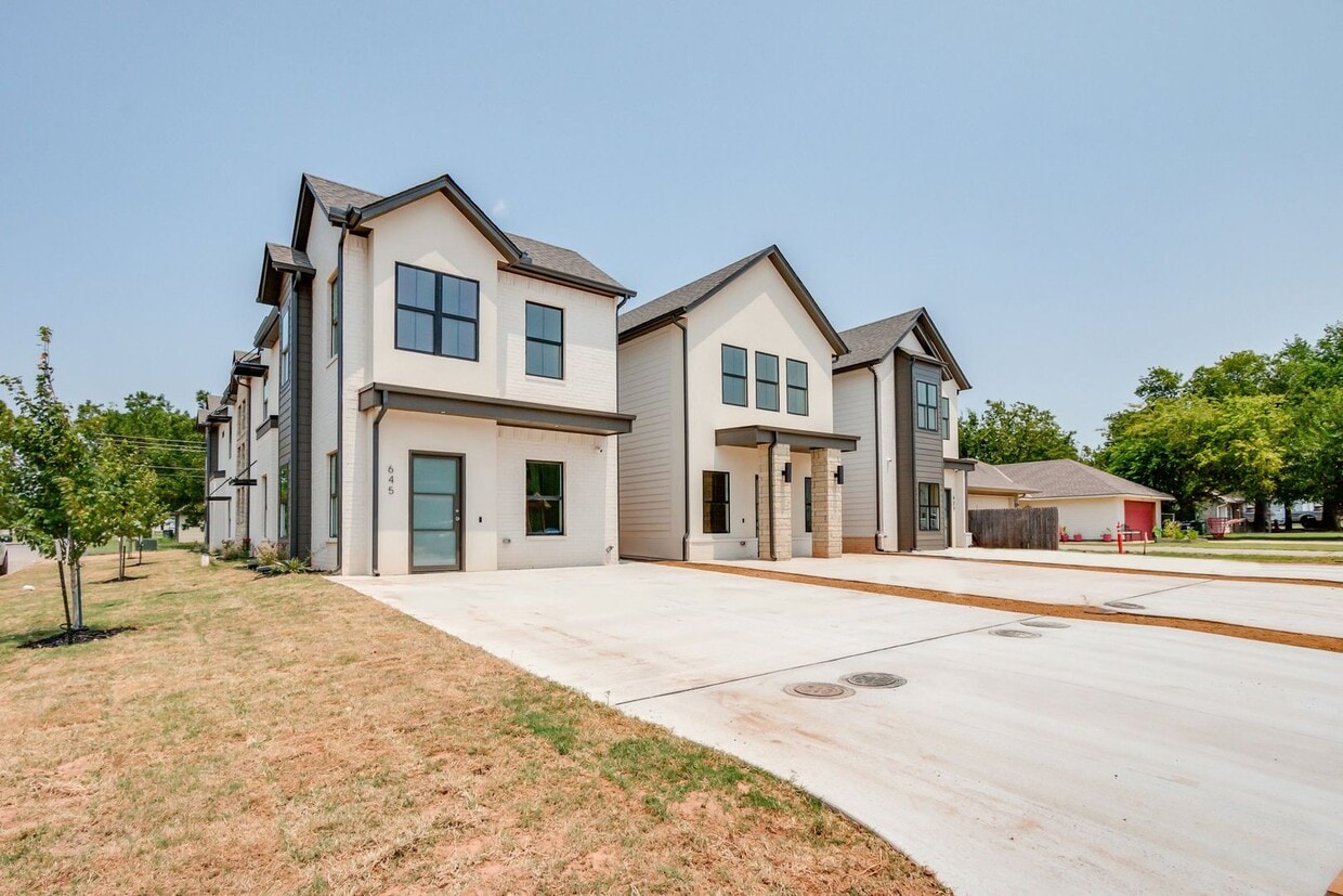 Primary Photo - Urban living in Edmond